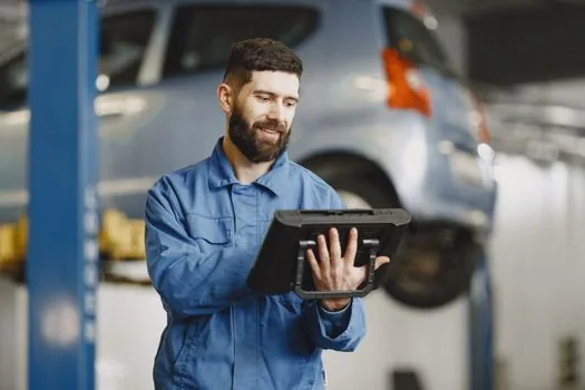 car service center mechanic repair waiting appointment
