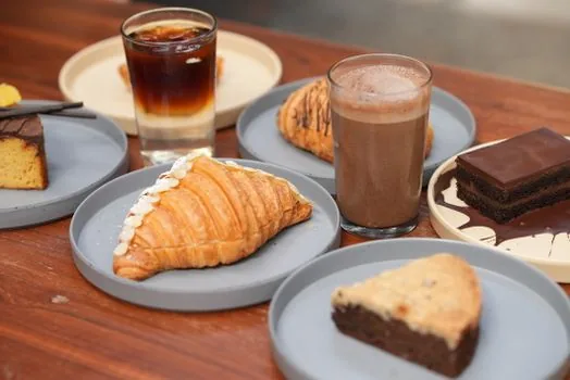 dessert cafe coffee seongsu aesthetics croissant cake