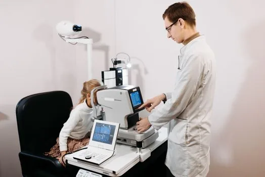 senior eye examination ophthalmologist clinic retina