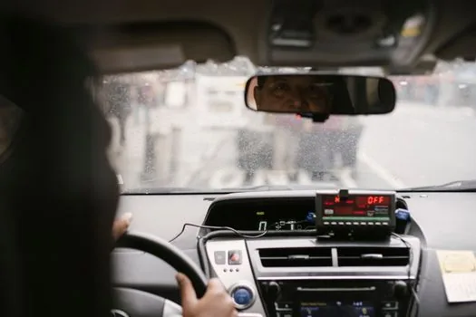 driver checking navigation before entering Seoul bridge ramp, morning traffic on Olympic-daero, dashboard perspective, realistic editorial photo, no readable text