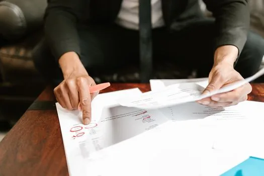 person reviewing active sessions and security checklist for messaging account