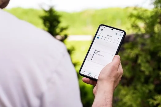 Korean person reviewing streaming content upgrade charge and subscription calendar on phone