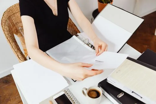 PDF print dialog for certificate beside printer and folder labeled submission documents, realistic Korean desk | 가입내역 확인서 PDF 출력과 제출 파일을 점검하는 장면