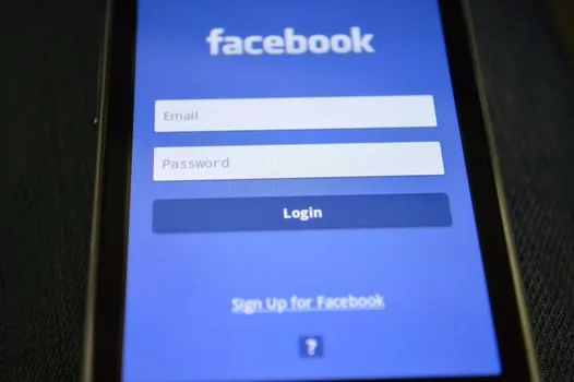 smartphone login screen with saved profile removal concept and privacy checklist