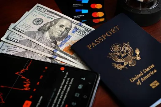 smartphone showing identity verification checklist beside passport and bank card on clean table, realistic Korean digital service guide, no readable private numbers | 해외 체류 또는 신분증 인증 전 준비물을 확인하는 장면