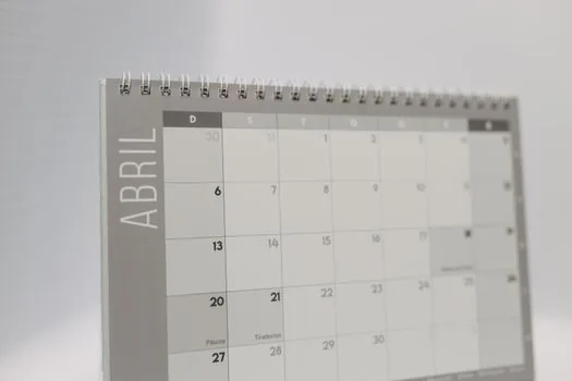 Korean car owner comparing vehicle inspection notice date with calendar and smartphone reminder on clean dashboard desk, realistic editorial photo