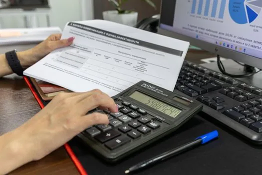 Korean pension consultation desk with family relation certificate, pension statement and calculator, no readable personal data, realistic public service photo | 국민연금 부양가족연금 상담 장면 | 부양가족연금 대상과 금액을 확인하는 설명 이미지