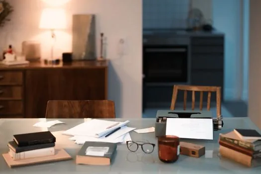 Korean resident checking bulky waste item category and fee table on municipal website, old desk and chair beside door | 품목과 수수료를 먼저 확인하는 장면