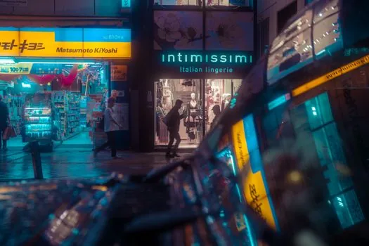 late night pharmacy storefront with illuminated green cross, person calling before visiting, realistic Korean urban street photo | 출발 전 약국에 전화로 운영 여부를 확인하는 장면