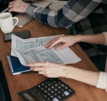 person checking tax payment result on laptop with calendar deadline and PDF file list, clean Korean administrative document scene