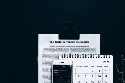 smartphone voucher balance screen beside calendar and clinic payment receipt | 임신·출산 진료비 바우처 잔액조회와 사용기간 확인 장면