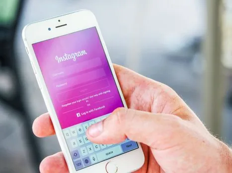 Korean adult entering name birth date and phone number on public service simple authentication page while checking PASS app on phone, realistic home desk | 정부24 간편인증 요청 정보와 PASS 앱을 대조하는 장면