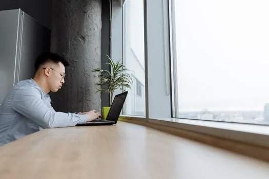Korean person reviewing old website account list and selecting only unused services, realistic privacy cleanup workspace photo | 오래된 가입 사이트 목록에서 탈퇴 대상을 고르는 장면