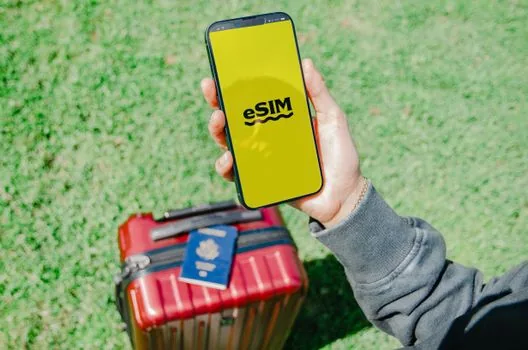 mobile airport bus ticket reservation screen with suitcase and passport on clean desk, no private data, realistic Korean travel preparation | 공항버스 앱 예매 가능 여부를 확인하는 장면