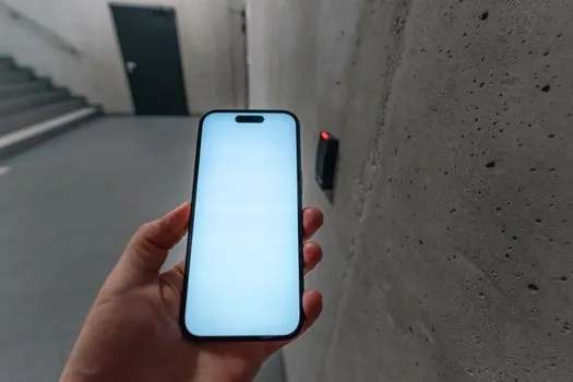 Smartphone notification permissions screen and PASS certificate checklist beside identity card, Korean realistic privacy focused scene, no readable data | 휴대폰 알림 권한과 PASS 인증서 상태를 점검하는 장면