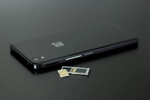 smartphone SIM replacement and transit card refund checklist on desk with Korean subway card reader