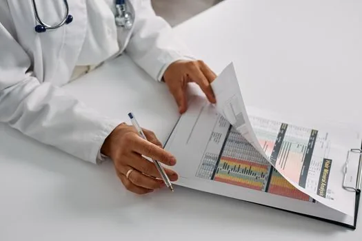 Korean hospital bill and prescription receipts arranged with pen and checklist, clean documentary photo, no personal data