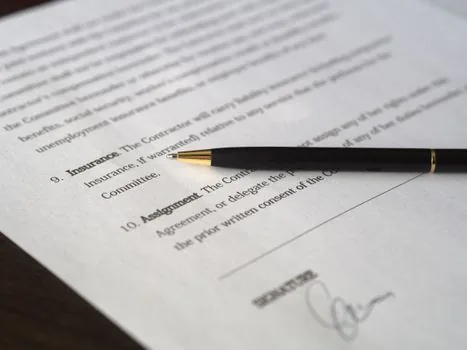 Korean renter matching lease contract address with building registry and handwritten checklist on bright desk, realistic editorial photo, no readable private data | 임대차계약서 주소와 물건지 정보를 먼저 맞춰보는 장면