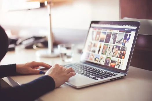 person searching social service voucher provider list on laptop beside notebook labeled appointment questions, calm Korean home office, realistic editorial photo, no readable text | 사회서비스 전자바우처 제공기관을 찾아 상담 예약 질문을 정리하는 장면