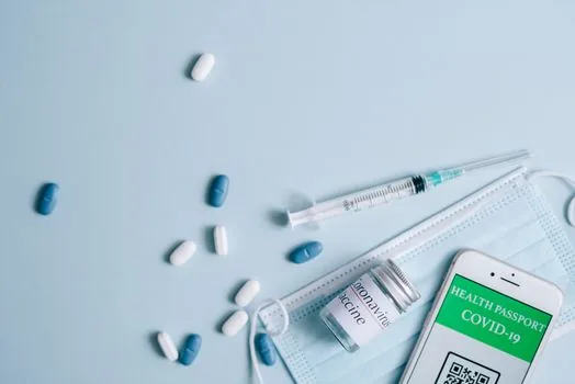 close up of clinic appointment calendar with vaccine checklist and smartphone clinic search, Korean healthcare editorial photo, no logos, no personal data